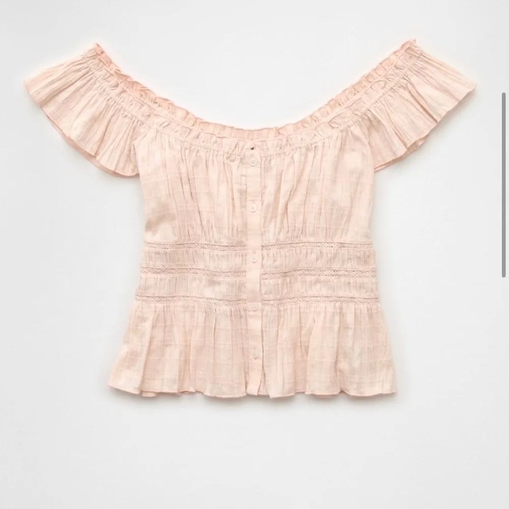 AE Ruched Flutter Sleeve Blouse - Picture 3 of 14